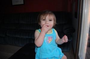 dsc_0013 Signing "eat"